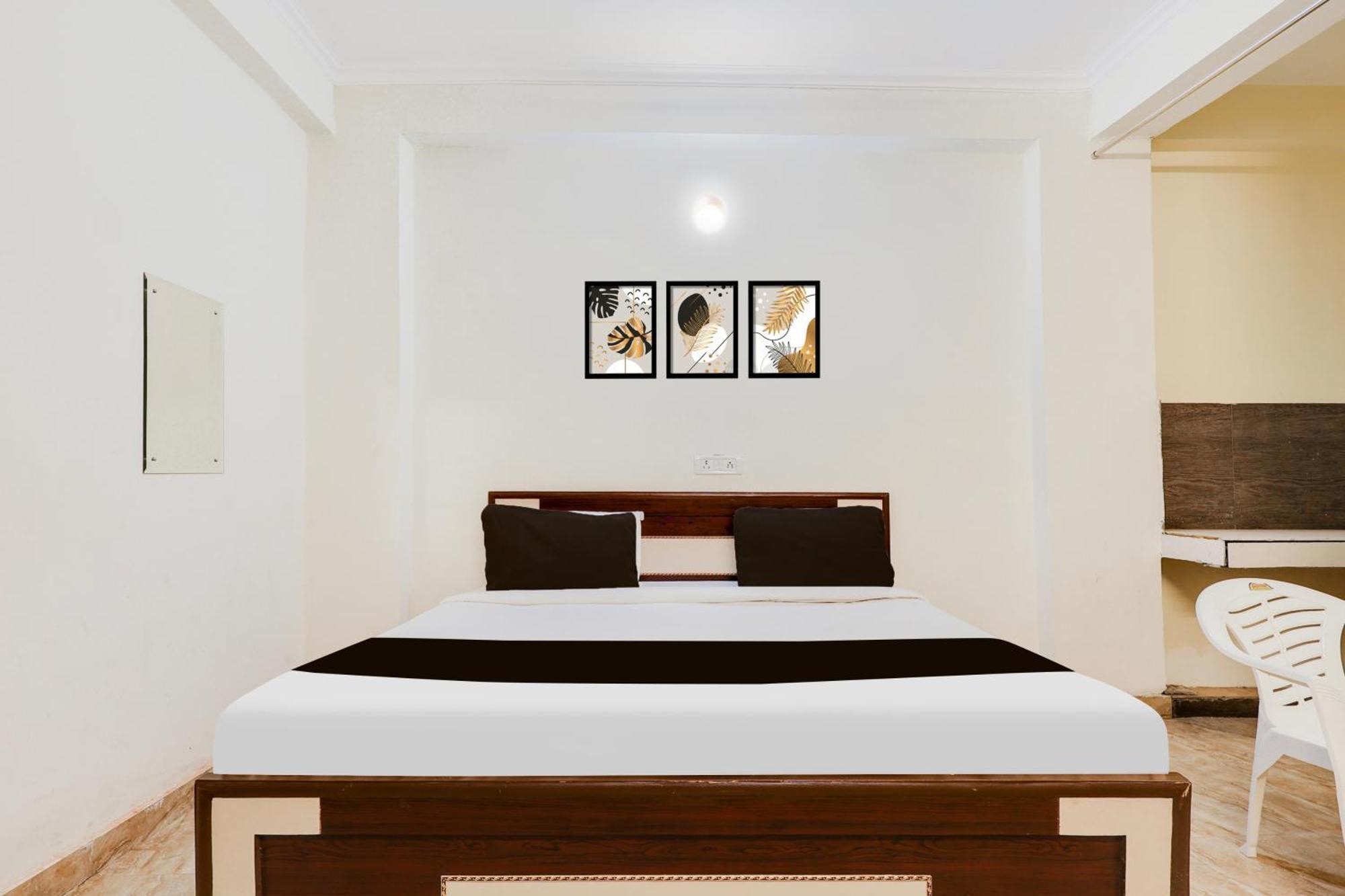 Hotel O Raj